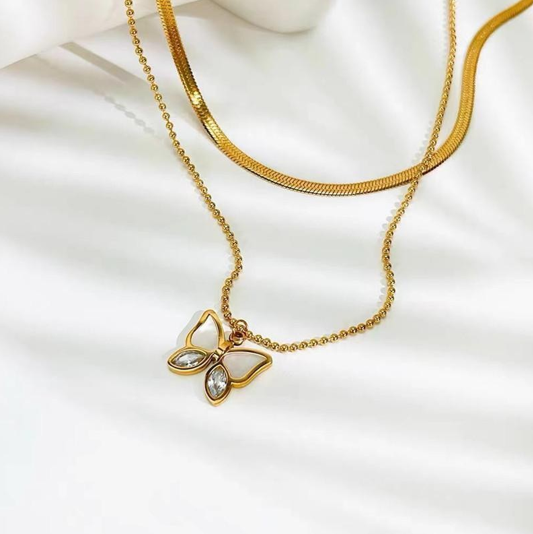 Collar de mariposa blanca