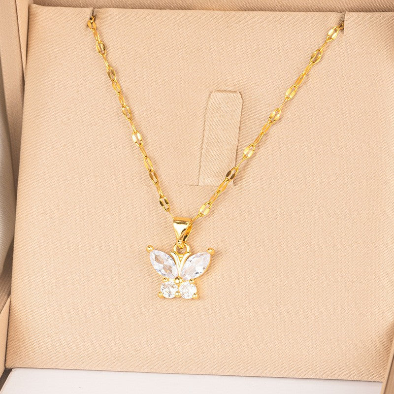 Collar de mariposa brillante