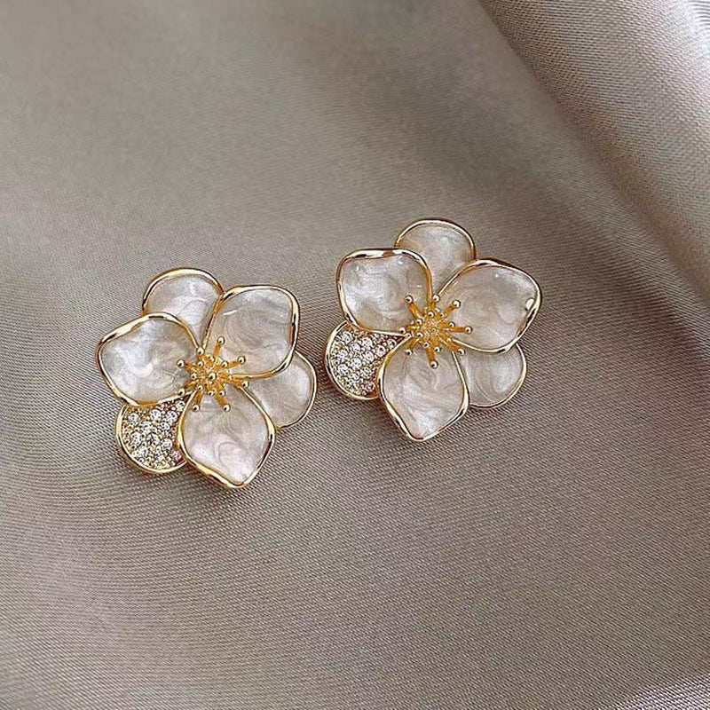 Pendientes de flor estilo francés