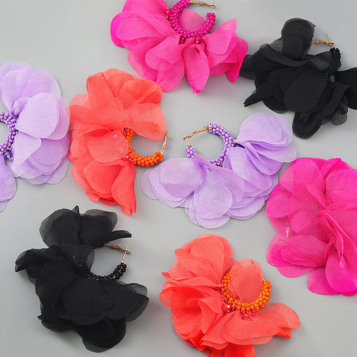 Pendientes de aro con cuentas y flores