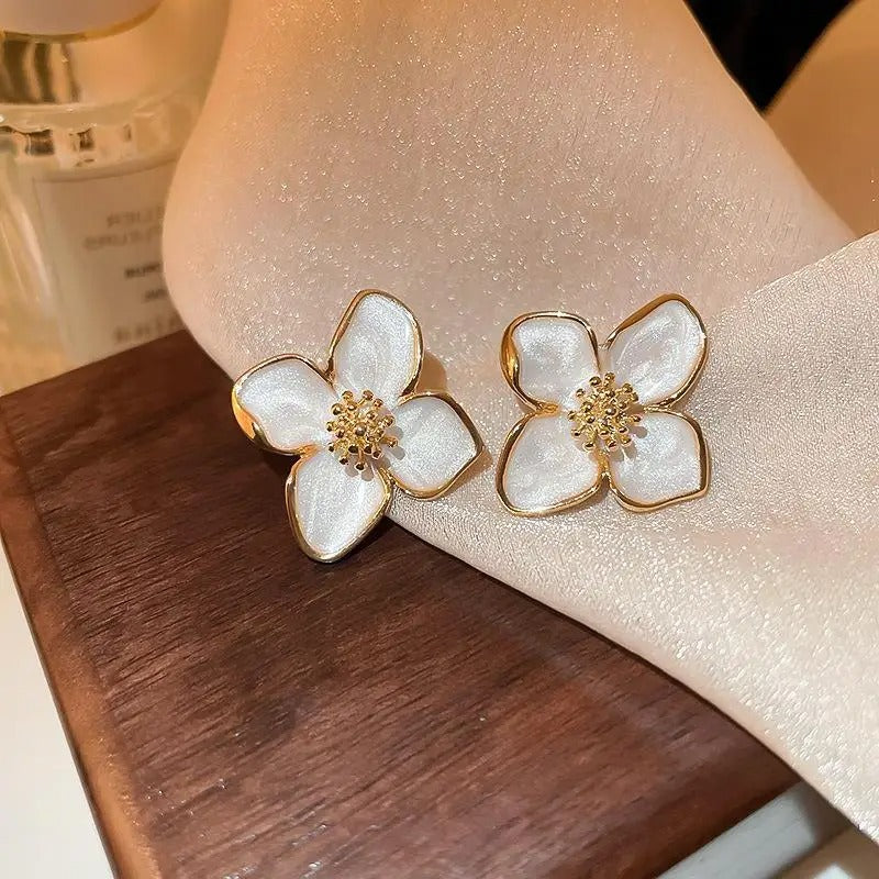 Pendientes elegantes de pétalos