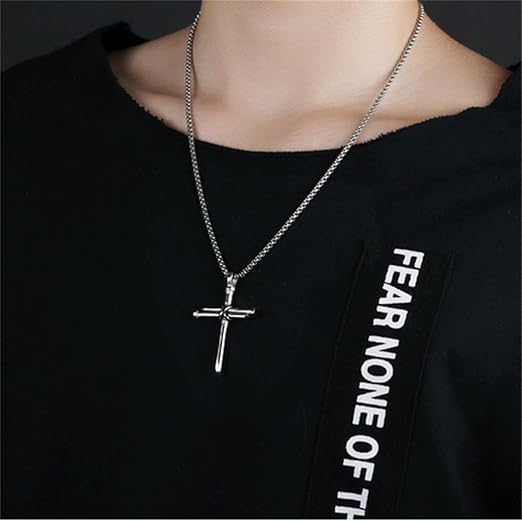 Collar de cruz de clavos