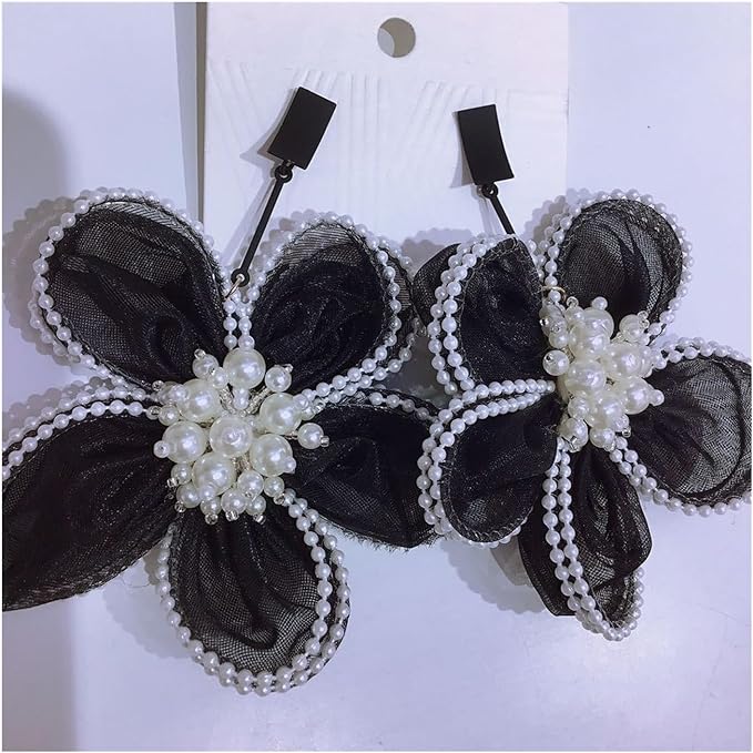 Pendientes de flor negra con perlas