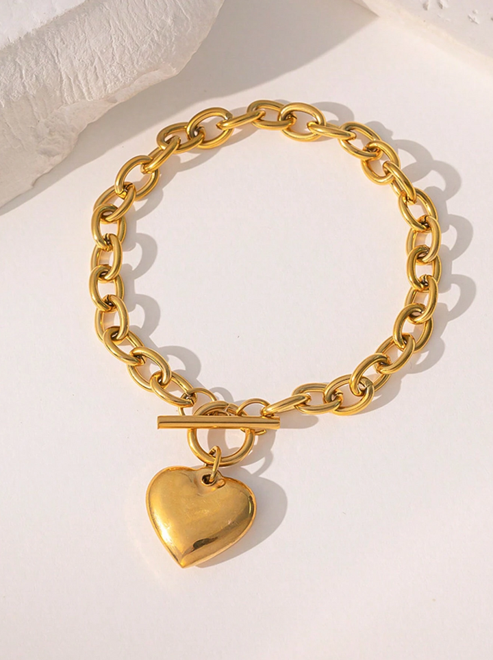 Brazalete de corazón dorado