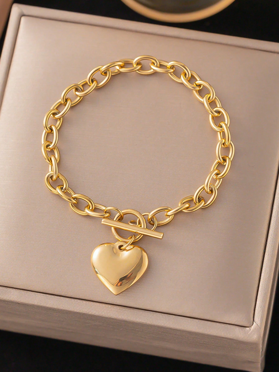 Brazalete de corazón dorado