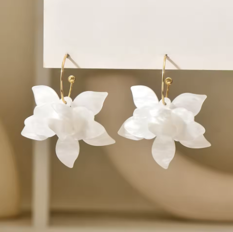 Pendientes de pétalos acrílicos