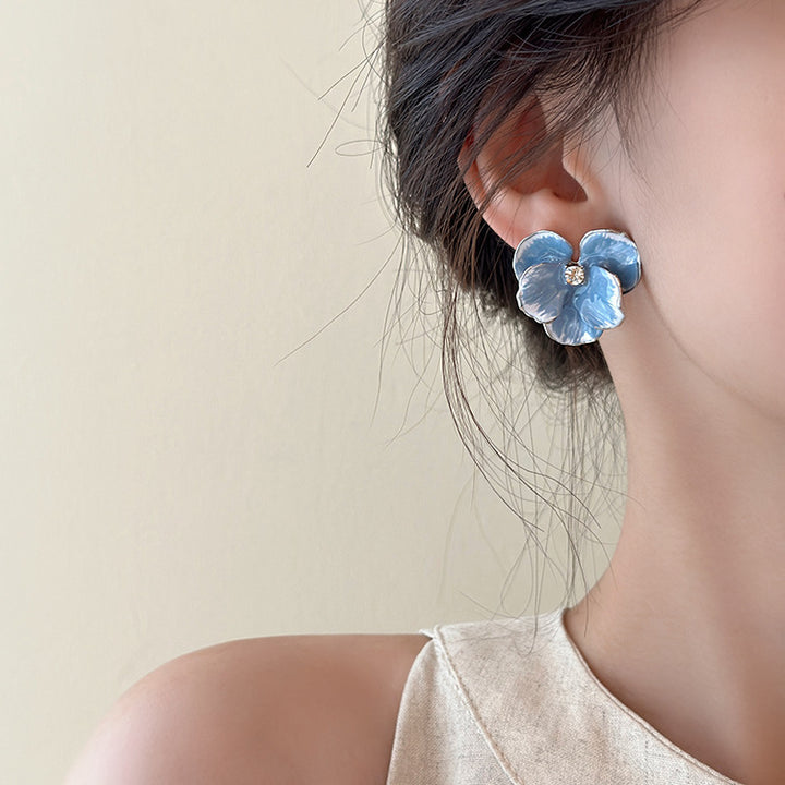 Pendientes elegantes de flores azules