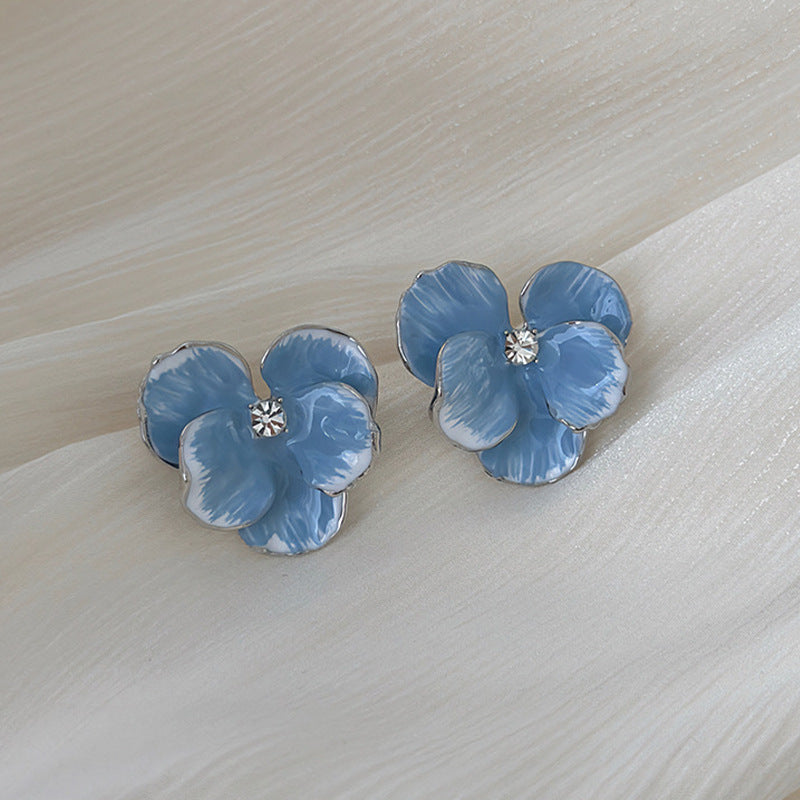 Pendientes elegantes de flores azules