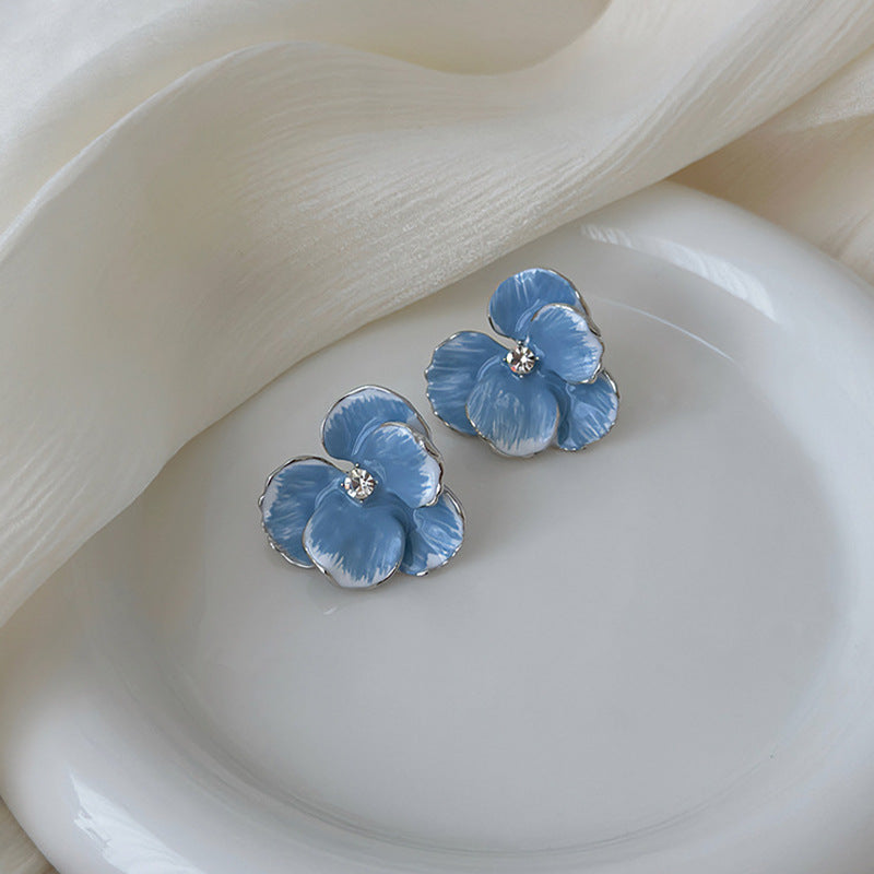 Pendientes elegantes de flores azules