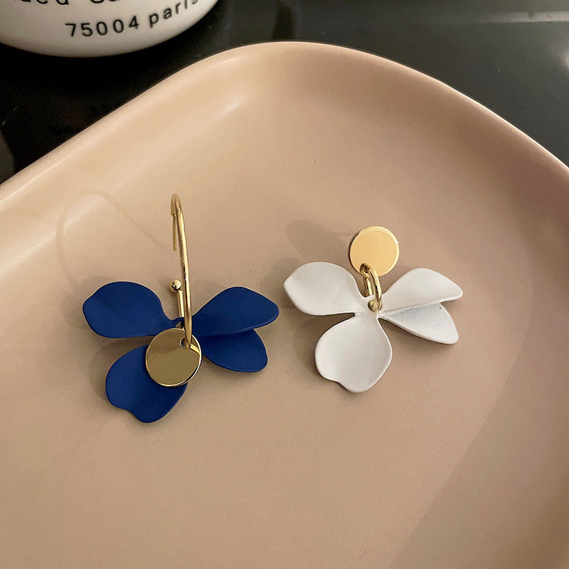 Pendientes asimétricos